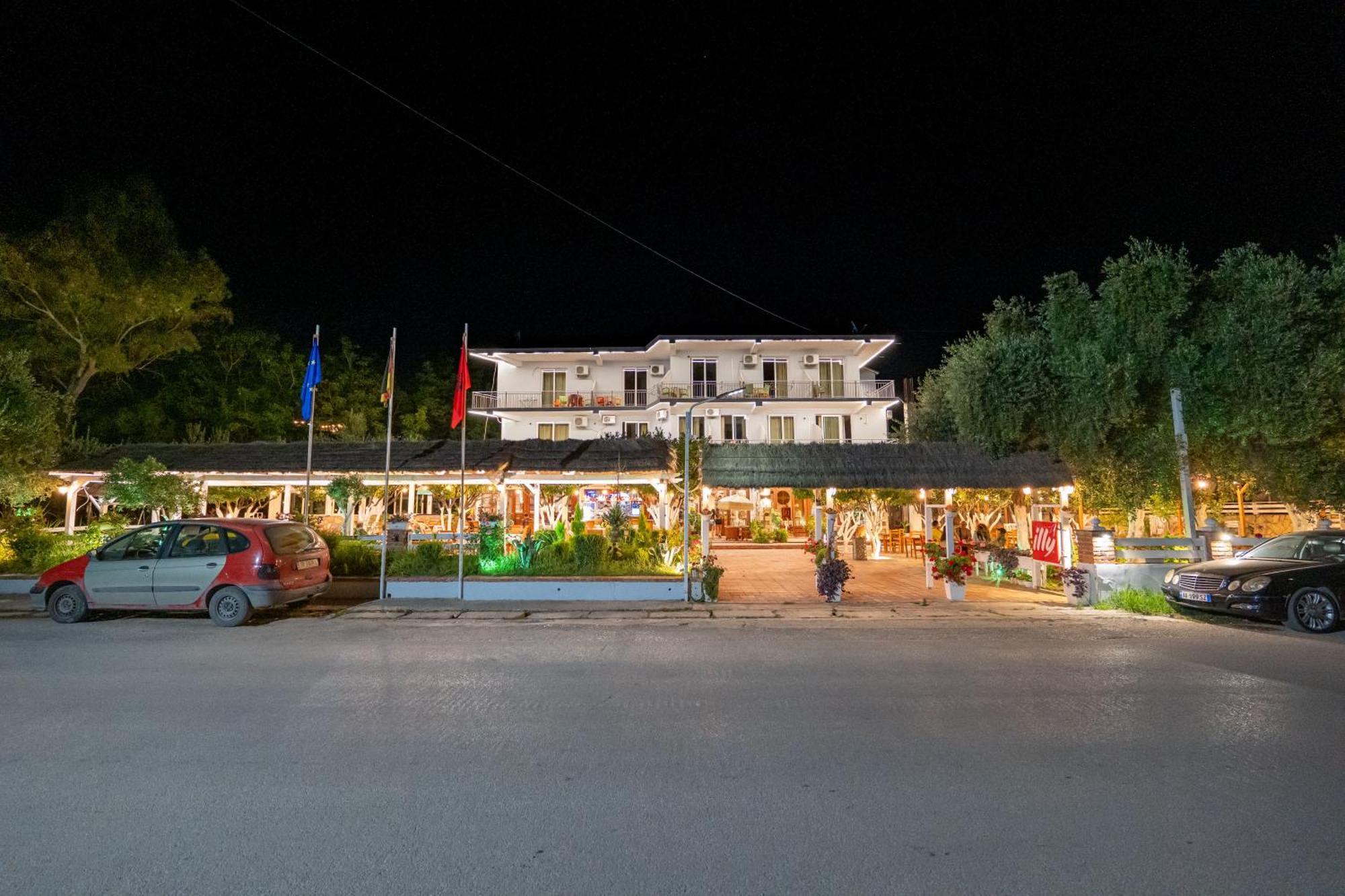 Hotel Nika Radhimë Exterior foto