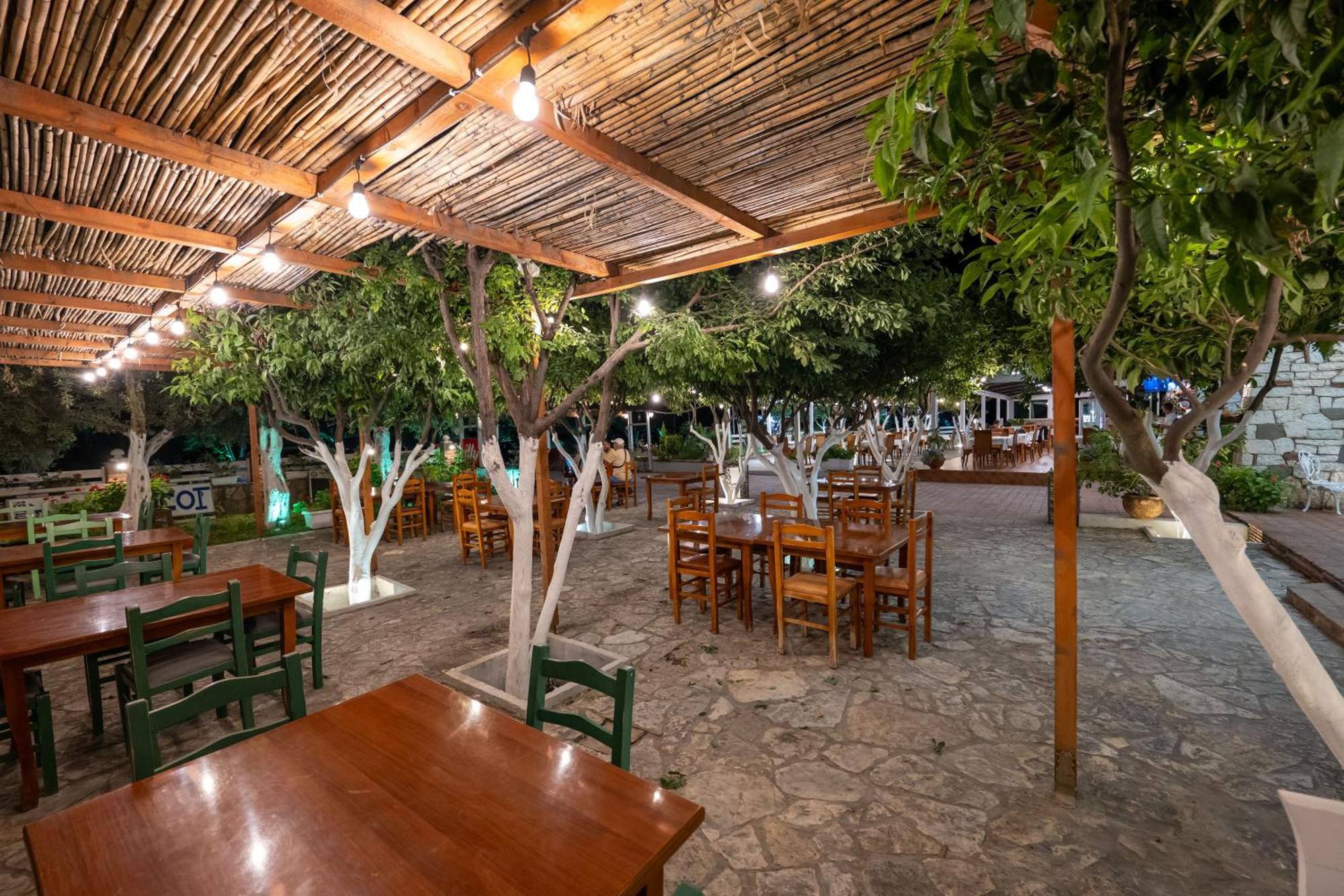 Hotel Nika Radhimë Exterior foto